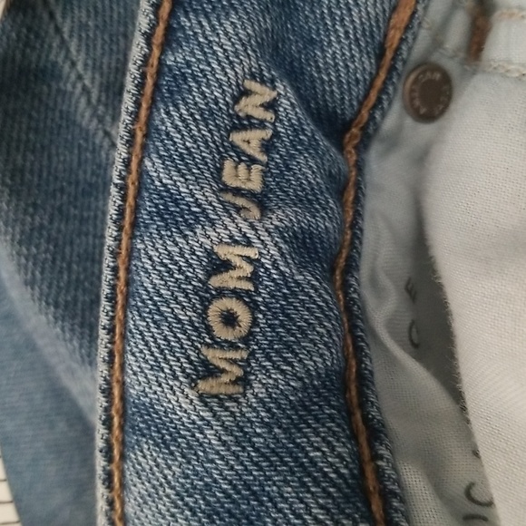 Mom Jeans American Eagle size 10 light wash - Picture 4 of 8